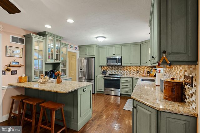 105 WHITEHALL RD, Reinholds, PA 17569