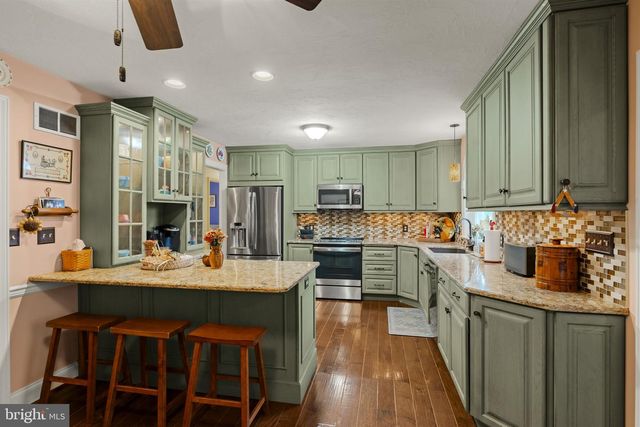 105 WHITEHALL RD, Reinholds, PA 17569