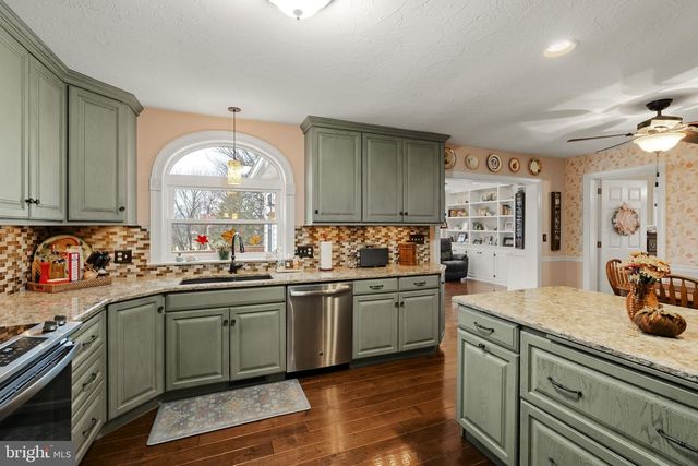 105 WHITEHALL RD, Reinholds, PA 17569