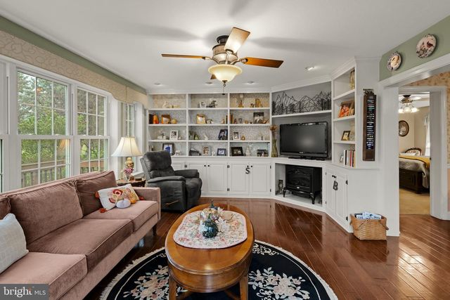 105 WHITEHALL RD, Reinholds, PA 17569