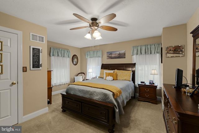 105 WHITEHALL RD, Reinholds, PA 17569