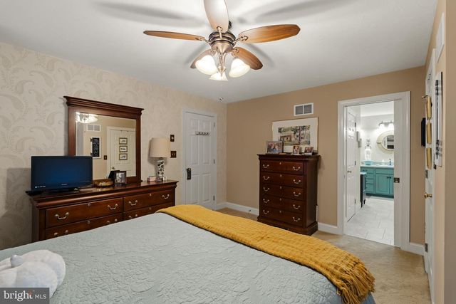 105 WHITEHALL RD, Reinholds, PA 17569