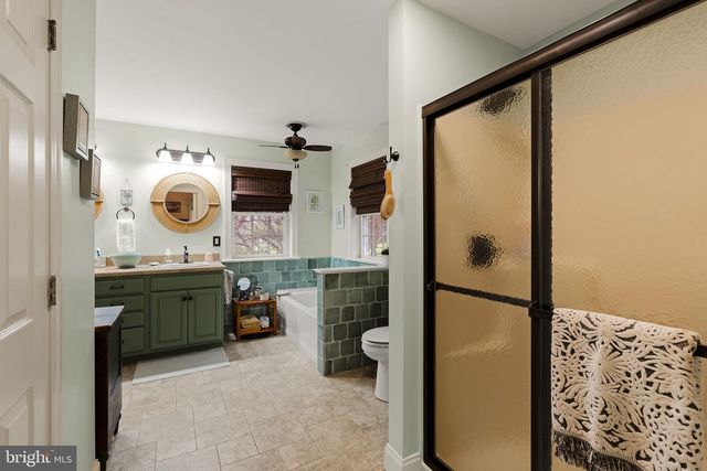 105 WHITEHALL RD, Reinholds, PA 17569