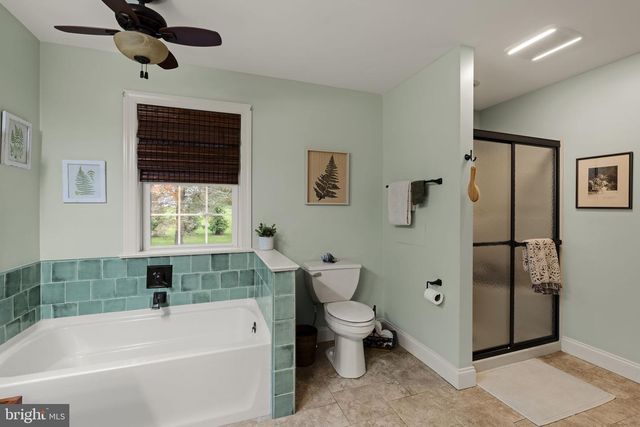 105 WHITEHALL RD, Reinholds, PA 17569