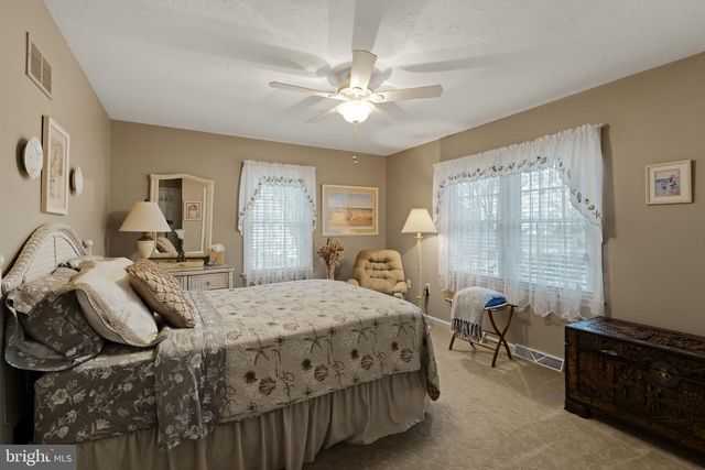 105 WHITEHALL RD, Reinholds, PA 17569