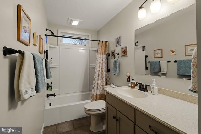 105 WHITEHALL RD, Reinholds, PA 17569