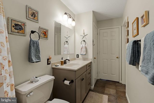 105 WHITEHALL RD, Reinholds, PA 17569