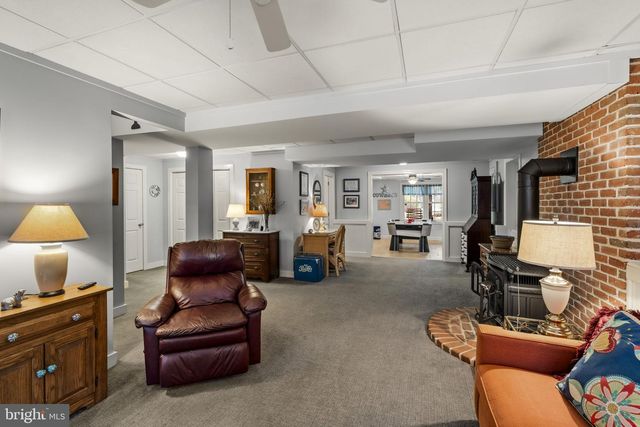 105 WHITEHALL RD, Reinholds, PA 17569