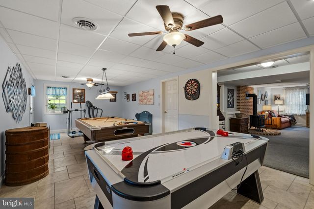 105 WHITEHALL RD, Reinholds, PA 17569