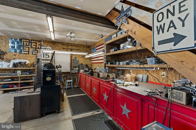 105 WHITEHALL RD, Reinholds, PA 17569