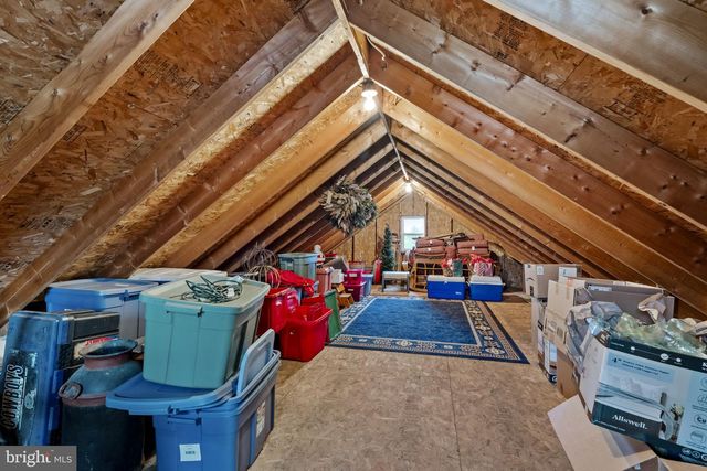 105 WHITEHALL RD, Reinholds, PA 17569