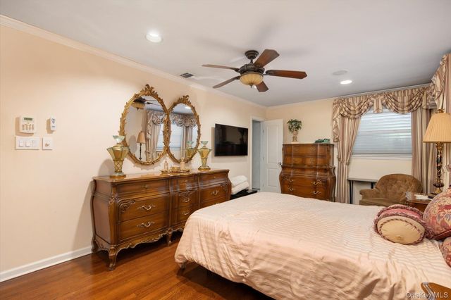 9 Ellis Drive, Syosset, NY 11791