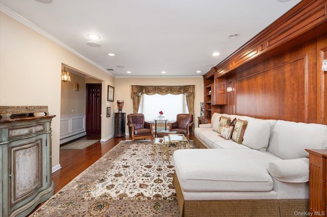 9 Ellis Drive, Syosset, NY 11791