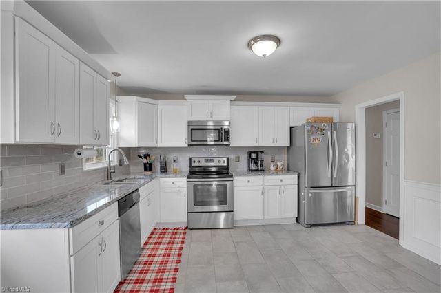 176 Farmbrooke Lane, Winston-salem, NC 27127