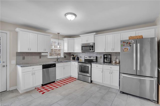 176 Farmbrooke Lane, Winston-salem, NC 27127