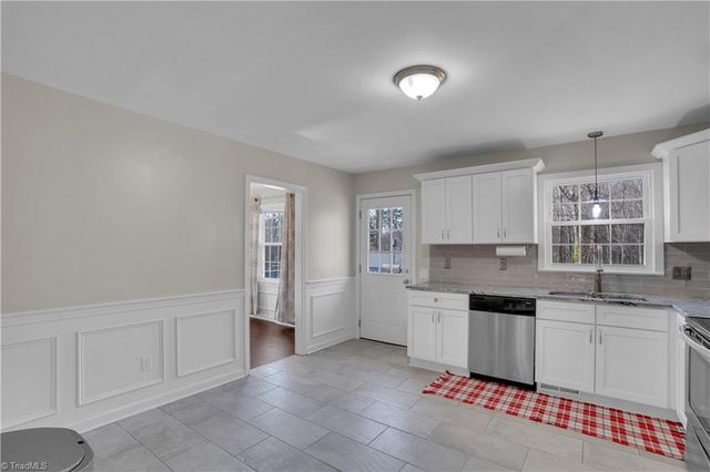 176 Farmbrooke Lane, Winston-salem, NC 27127