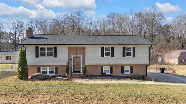 176 Farmbrooke Lane, Winston-salem, NC 27127