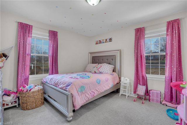 176 Farmbrooke Lane, Winston-salem, NC 27127