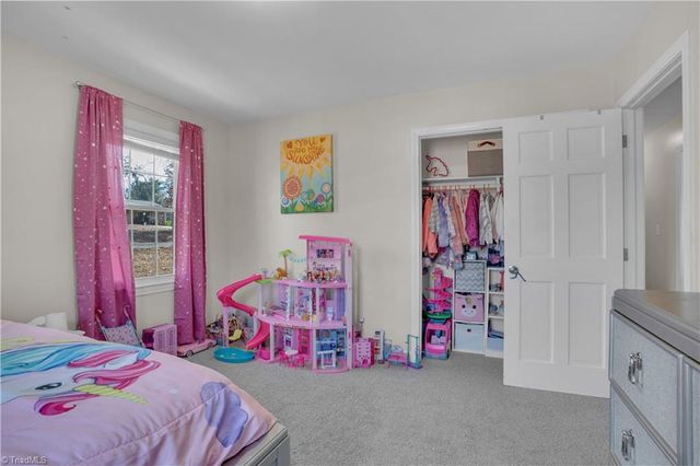 176 Farmbrooke Lane, Winston-salem, NC 27127