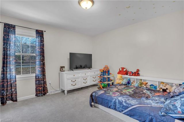 176 Farmbrooke Lane, Winston-salem, NC 27127