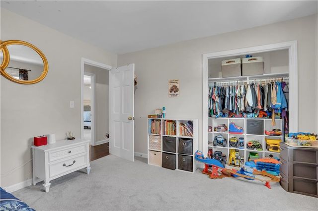 176 Farmbrooke Lane, Winston-salem, NC 27127