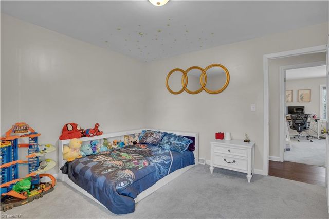 176 Farmbrooke Lane, Winston-salem, NC 27127