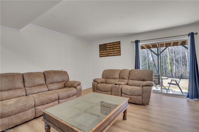 176 Farmbrooke Lane, Winston-salem, NC 27127