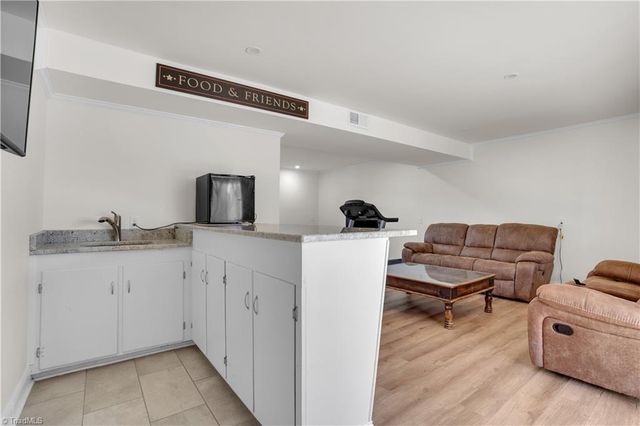 176 Farmbrooke Lane, Winston-salem, NC 27127