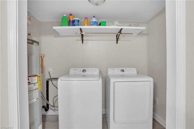 176 Farmbrooke Lane, Winston-salem, NC 27127