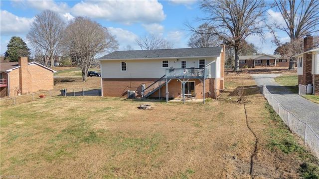 176 Farmbrooke Lane, Winston-salem, NC 27127