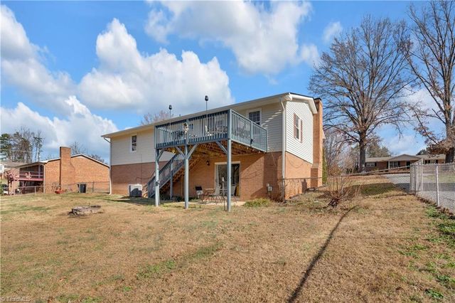 176 Farmbrooke Lane, Winston-salem, NC 27127