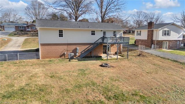 176 Farmbrooke Lane, Winston-salem, NC 27127