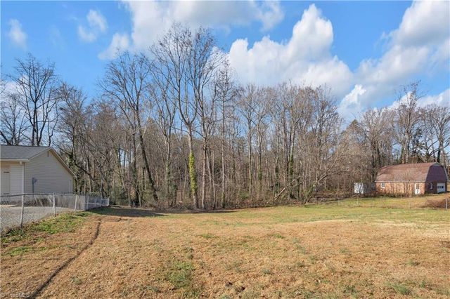 176 Farmbrooke Lane, Winston-salem, NC 27127