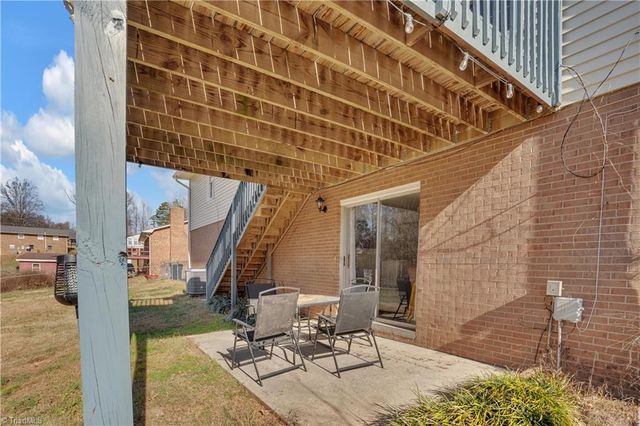 176 Farmbrooke Lane, Winston-salem, NC 27127