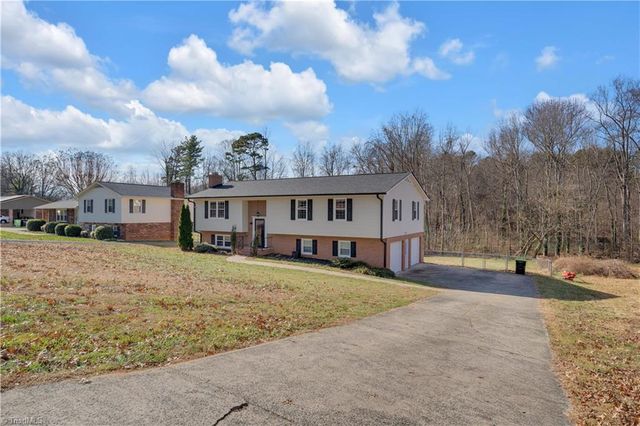 176 Farmbrooke Lane, Winston-salem, NC 27127