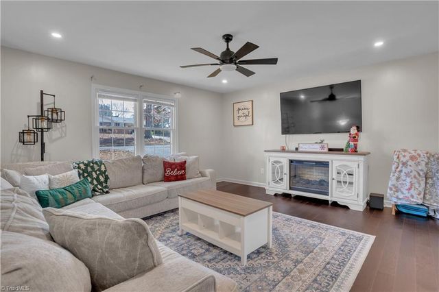 176 Farmbrooke Lane, Winston-salem, NC 27127