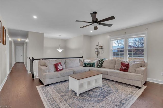 176 Farmbrooke Lane, Winston-salem, NC 27127