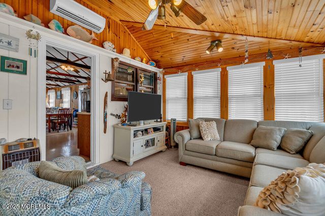 19 9th Lane, Seaside Park, NJ 08752