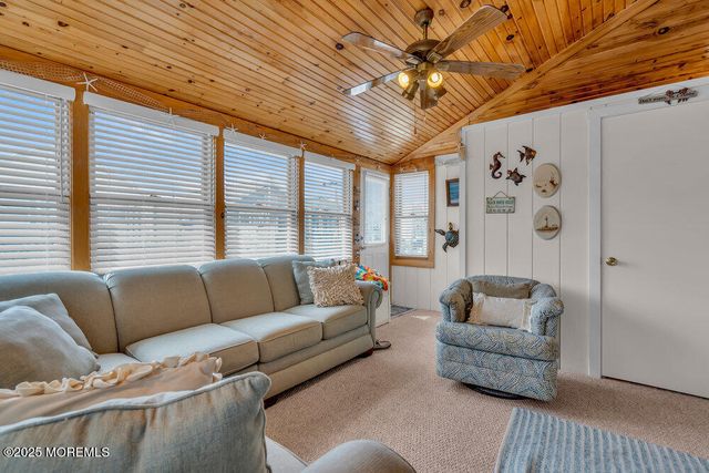 19 9th Lane, Seaside Park, NJ 08752