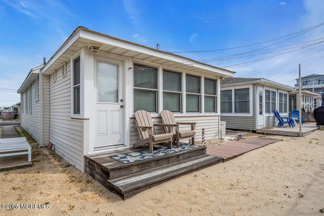19 9th Lane, Seaside Park, NJ 08752