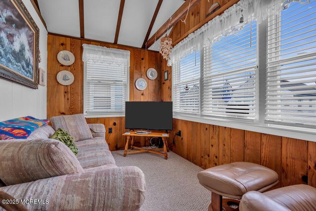 19 9th Lane, Seaside Park, NJ 08752