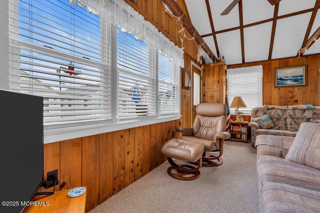 19 9th Lane, Seaside Park, NJ 08752