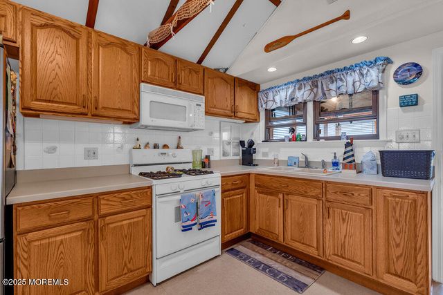 19 9th Lane, Seaside Park, NJ 08752