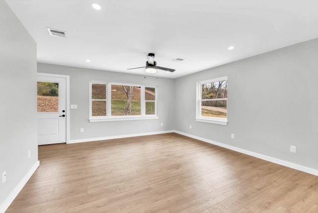 216 Valley View Rd, Dover, TN 37058