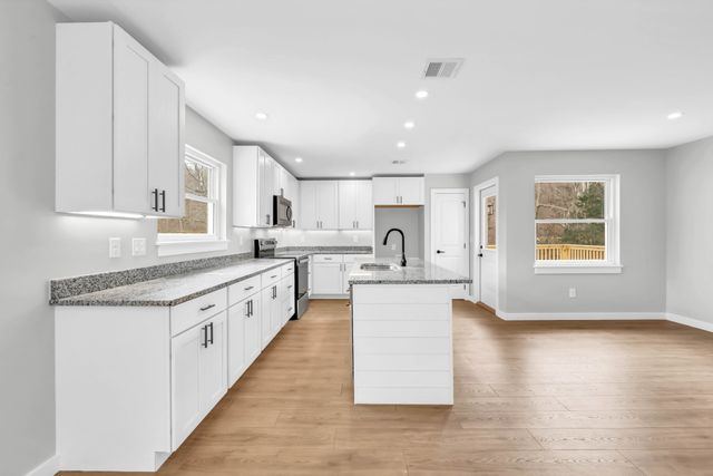 216 Valley View Rd, Dover, TN 37058