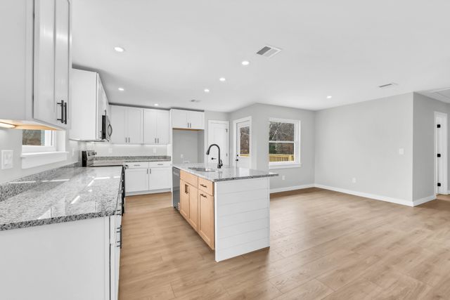 216 Valley View Rd, Dover, TN 37058