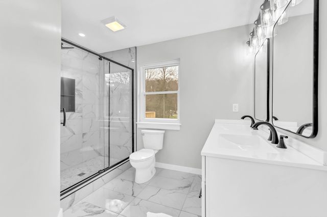 216 Valley View Rd, Dover, TN 37058