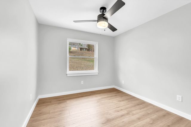 216 Valley View Rd, Dover, TN 37058