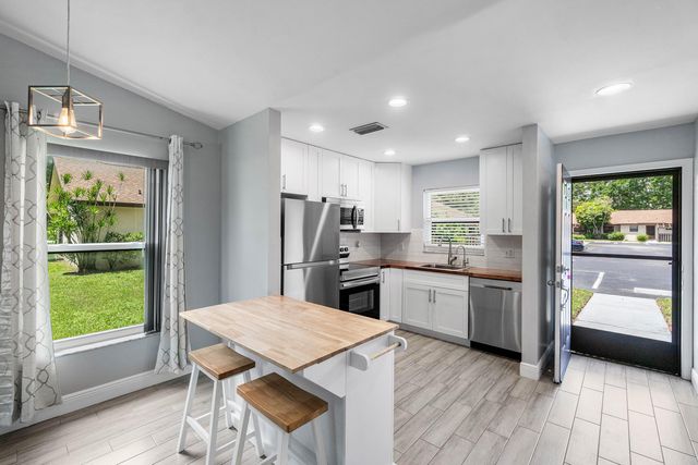 28 VIA DE CASAS NORTE 28, Boynton Beach, FL 33426