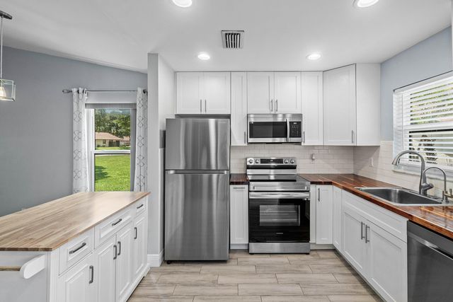 28 VIA DE CASAS NORTE 28, Boynton Beach, FL 33426